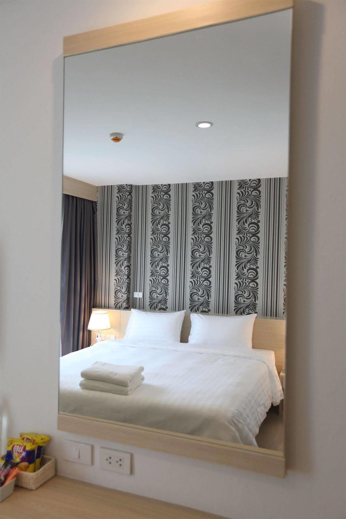 Ocean And Ole Patong Hotel Exterior foto